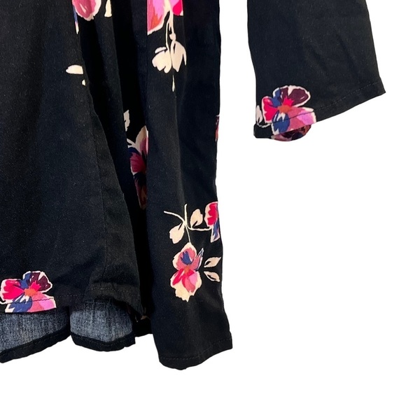 Torrid Women's Blouse L Black Pink Floral Long Sleeve - Picture 7 of 13